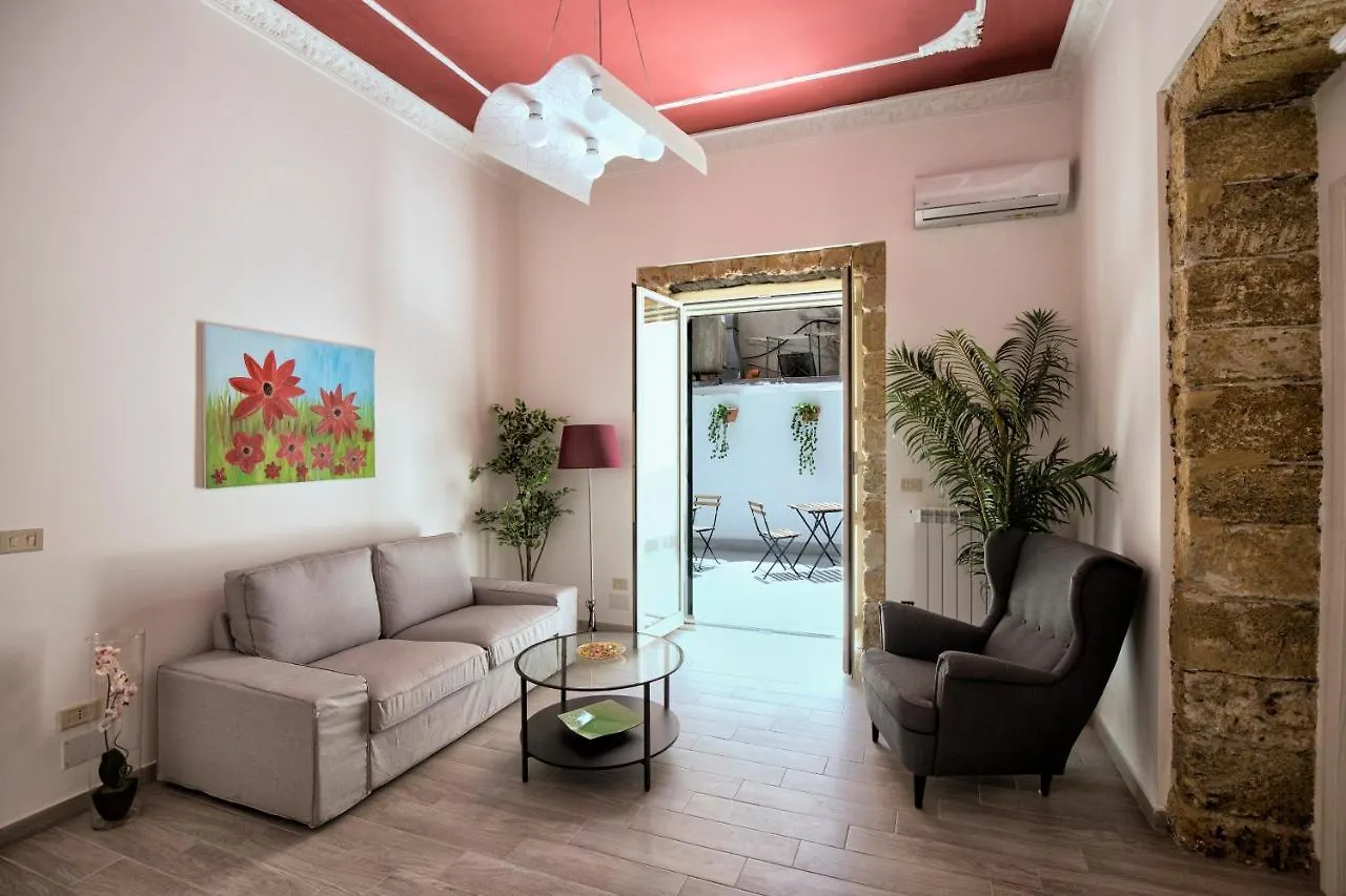 ** Frühstückspension Garden House: Apartments And Rooms For Holidays Palermo Italien