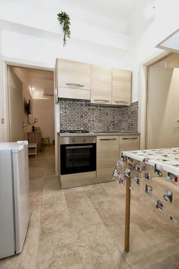 Garden House: Apartments And Rooms For Holidays Palermo 2*,
