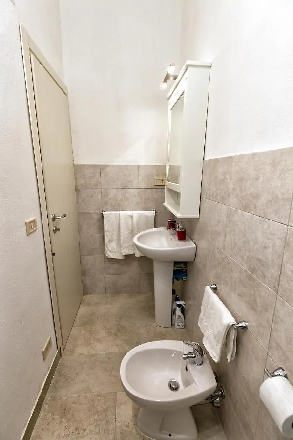 פלרמו Garden House: Apartments And Rooms For Holidays 2*,  איטליה