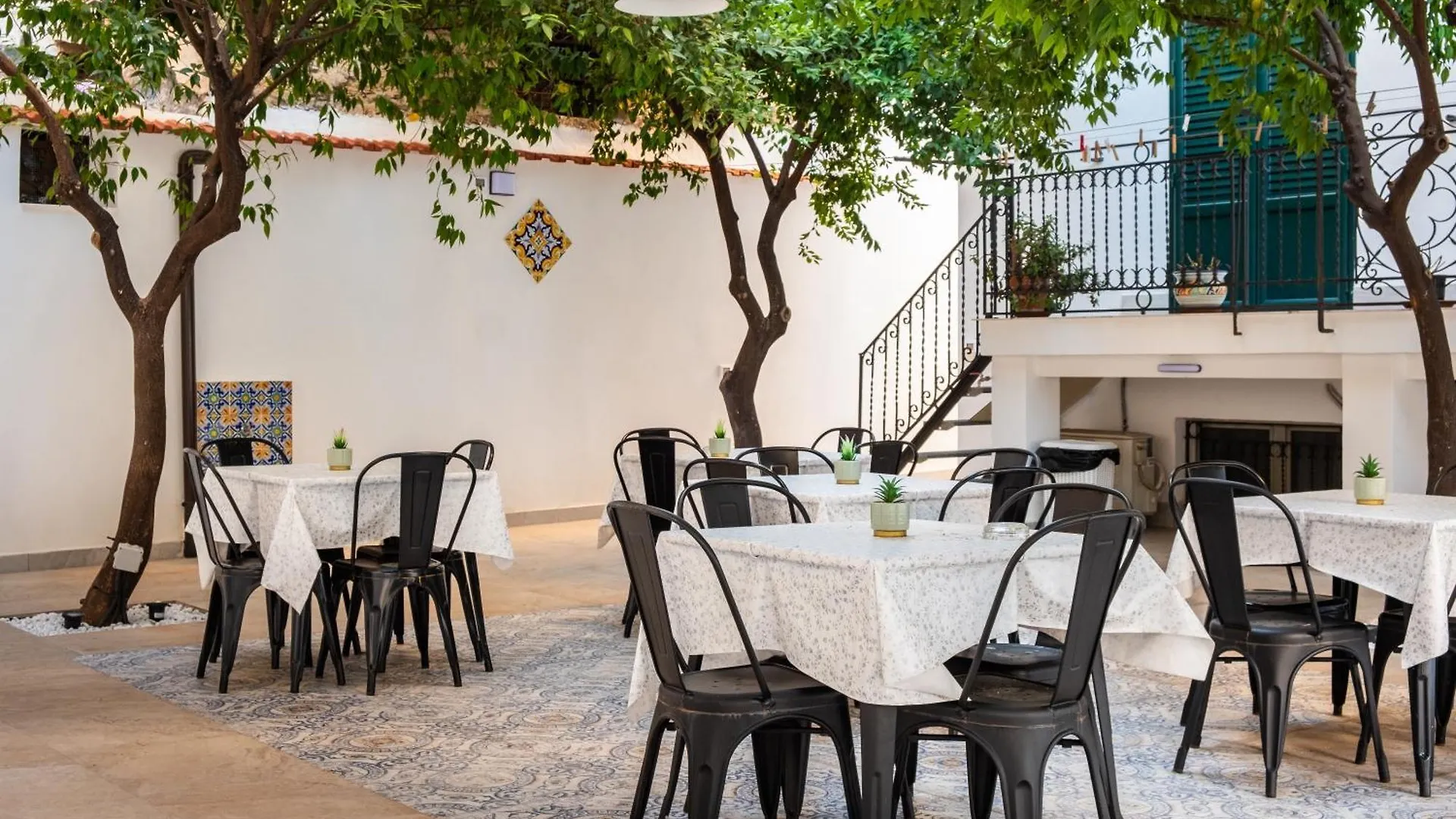 Garden House: Apartments And Rooms For Holidays Palermo