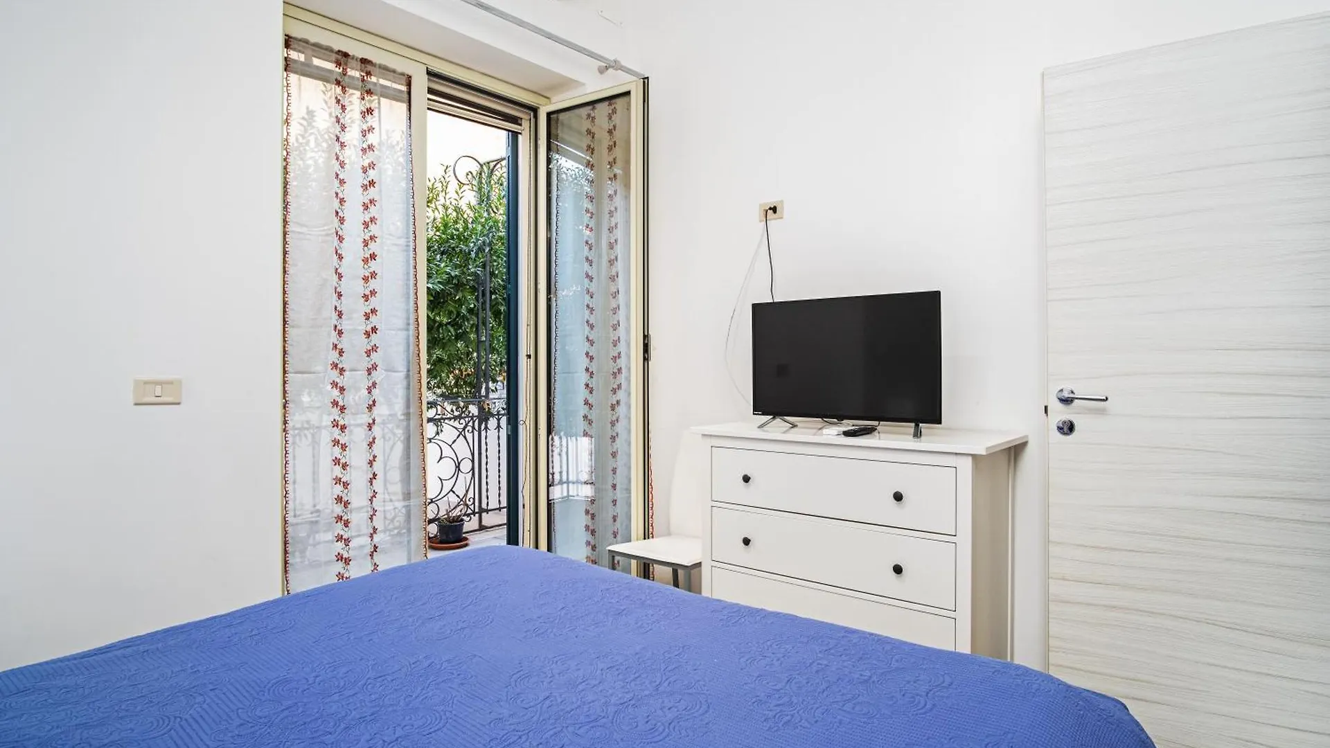 Garden House: Apartments And Rooms For Holidays Palermo 2*,