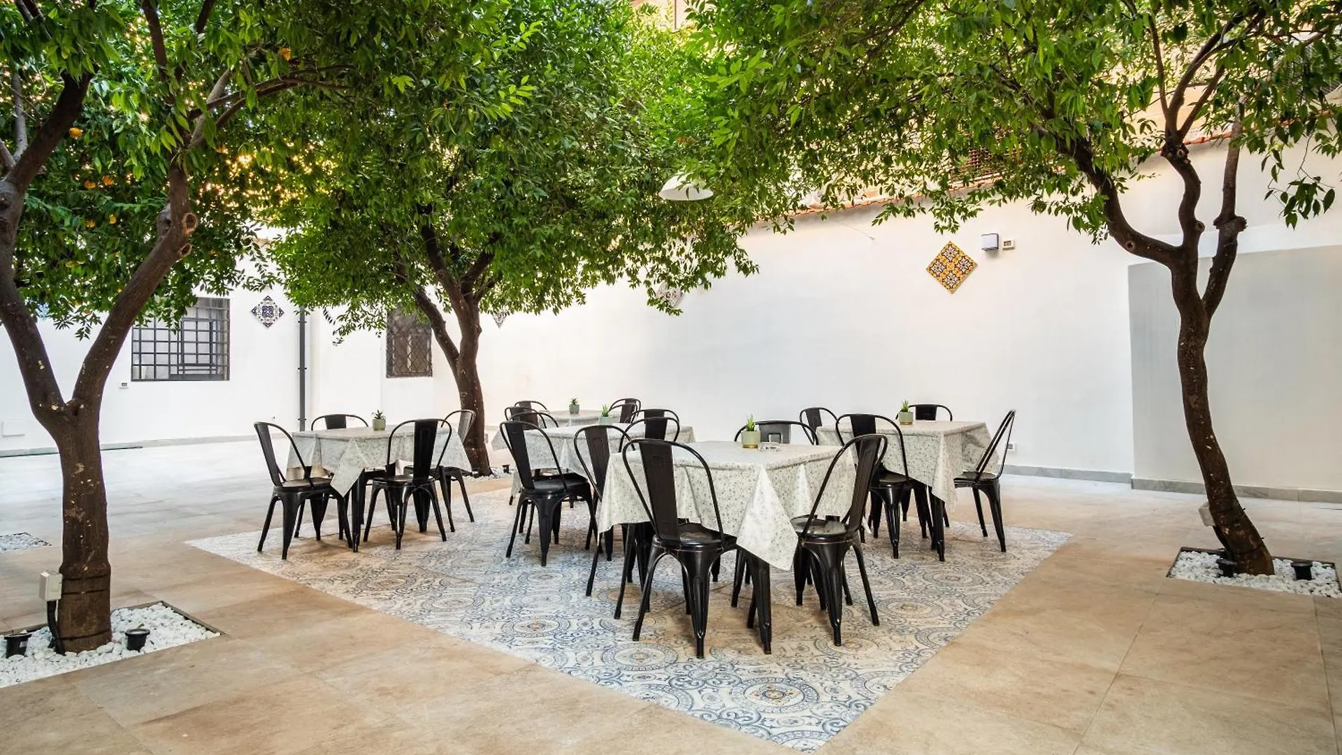 Garden House: Apartments And Rooms For Holidays Palermo Italy