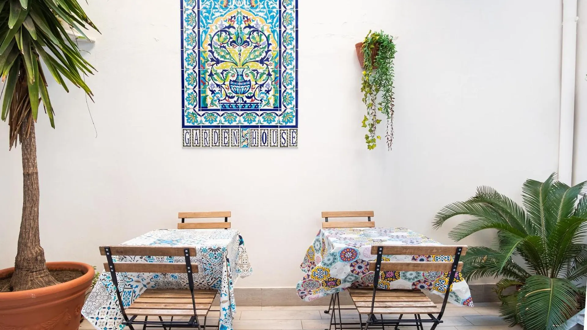 Garden House: Apartments And Rooms For Holidays Palermo