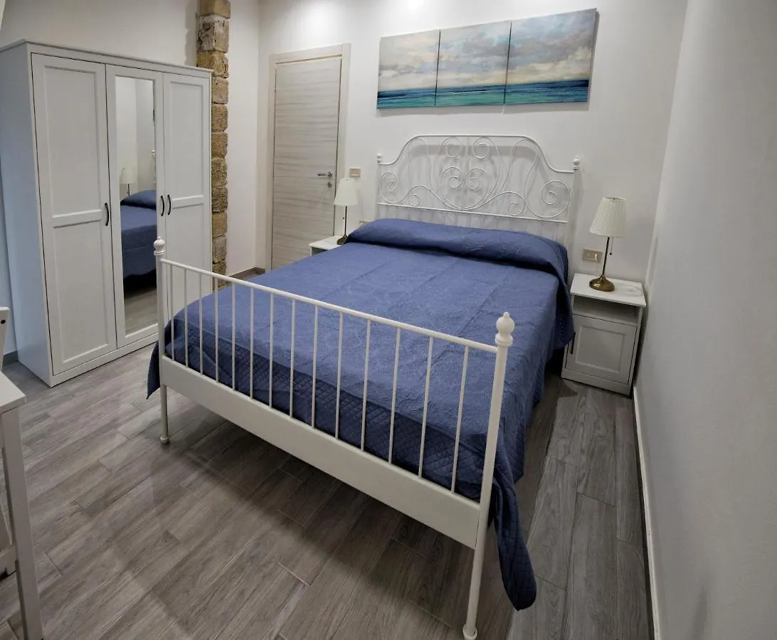 Frühstückspension Garden House: Apartments And Rooms For Holidays Palermo