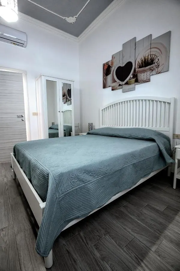 Bed & Breakfast Garden House: Apartments And Rooms For Holidays Palermo