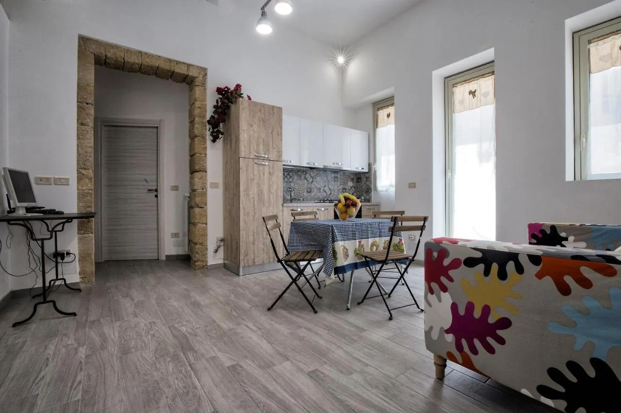Frühstückspension Garden House: Apartments And Rooms For Holidays Palermo