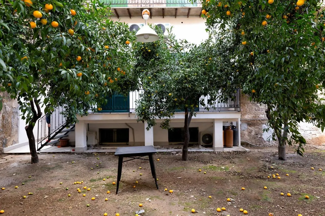 Bed & Breakfast Garden House: Apartments And Rooms For Holidays Palermo