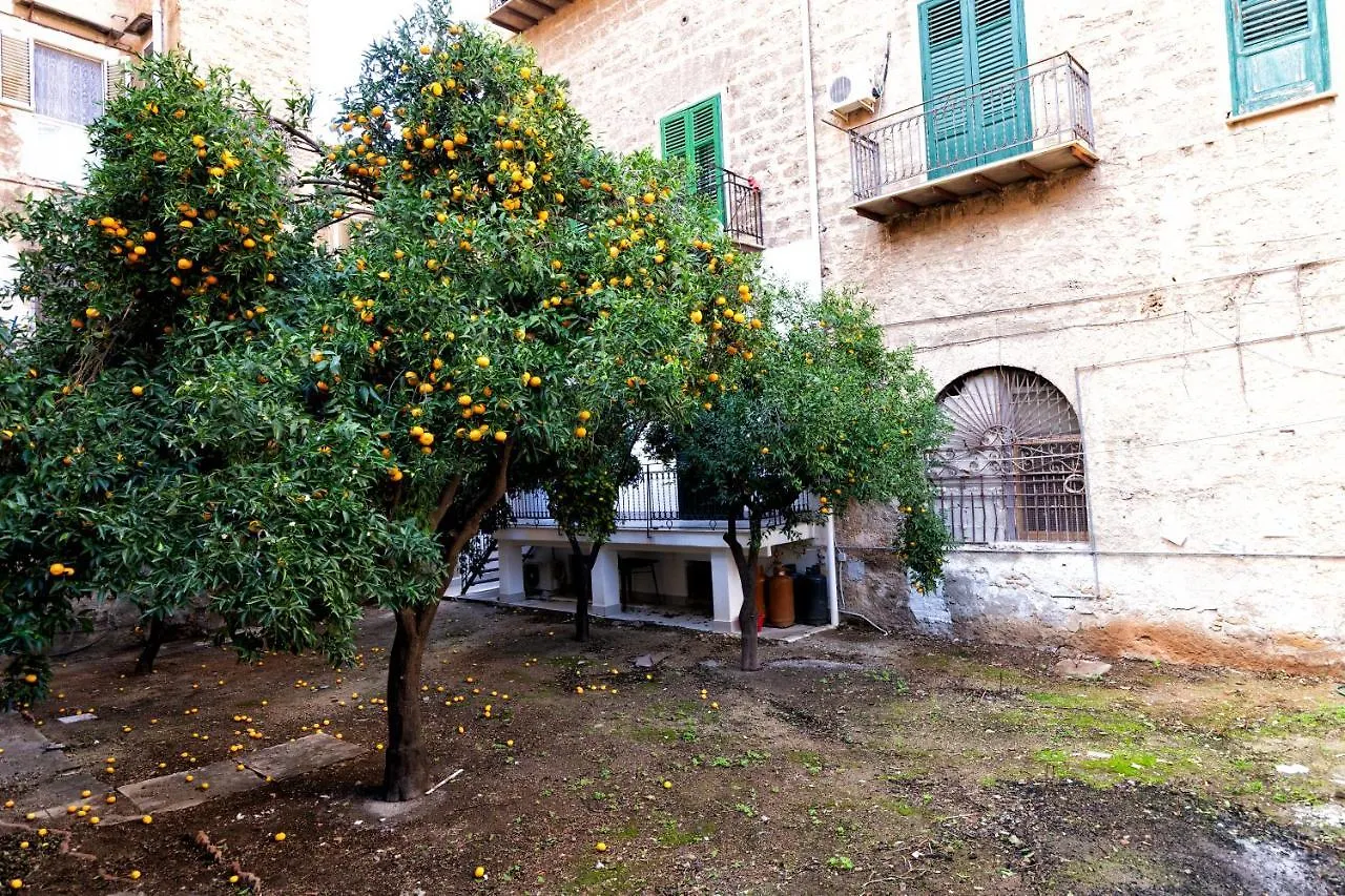 Bed & Breakfast Garden House: Apartments And Rooms For Holidays Palermo