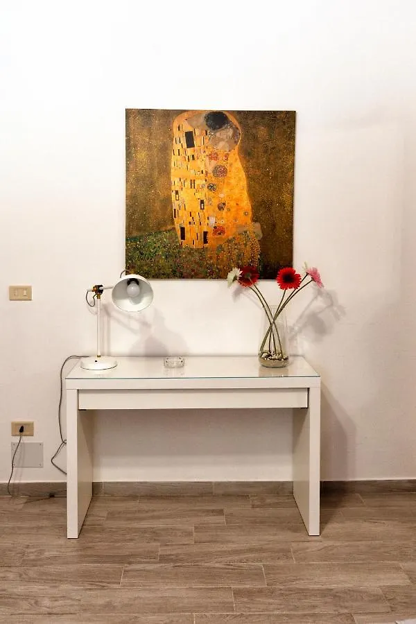 Garden House: Apartments And Rooms For Holidays Palermo