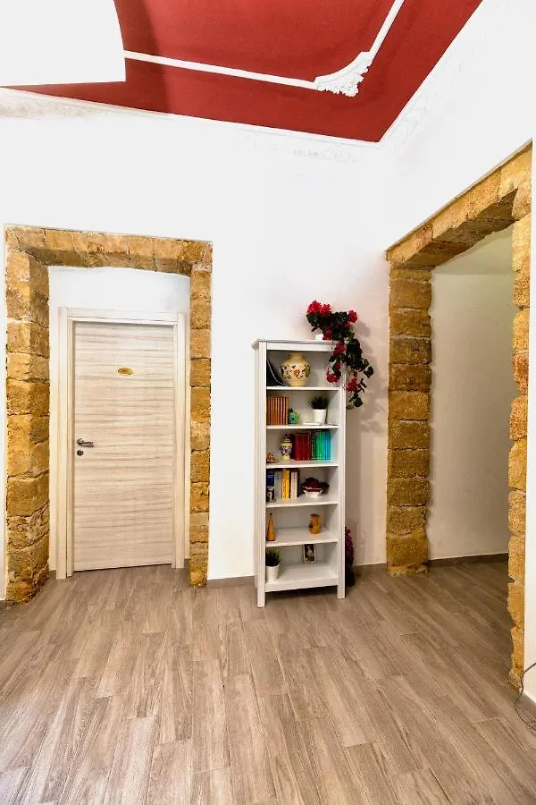 Garden House: Apartments And Rooms For Holidays Palermo 2*,