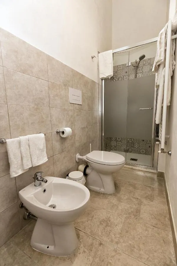 Garden House: Apartments And Rooms For Holidays Palermo 2*,  Italia