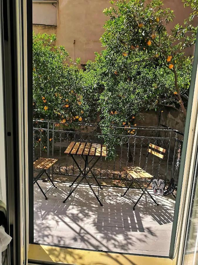 Garden House: Apartments And Rooms For Holidays Palermo