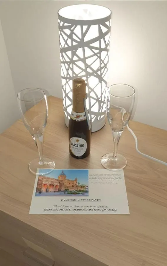 Garden House: Apartments And Rooms For Holidays Palermo 2*,  Italia