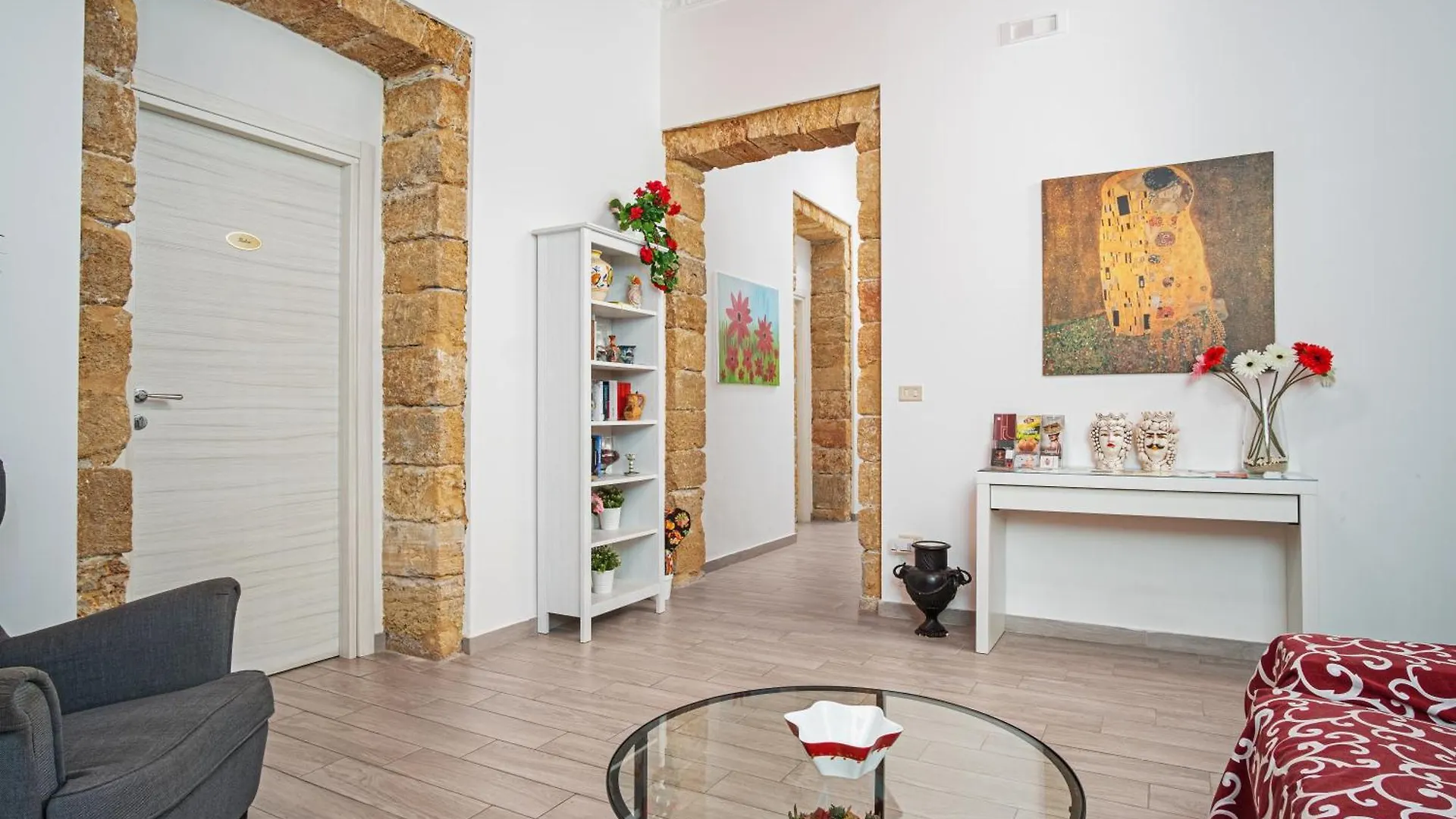 Garden House: Apartments And Rooms For Holidays Palermo Frühstückspension